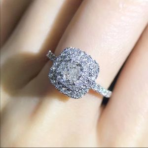 New 925 Silver Noble Design Square Diamond Ring